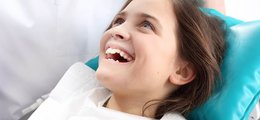 Acidolac artykuł - Kiedy i jak często chodzić z dzieckiem do dentysty?